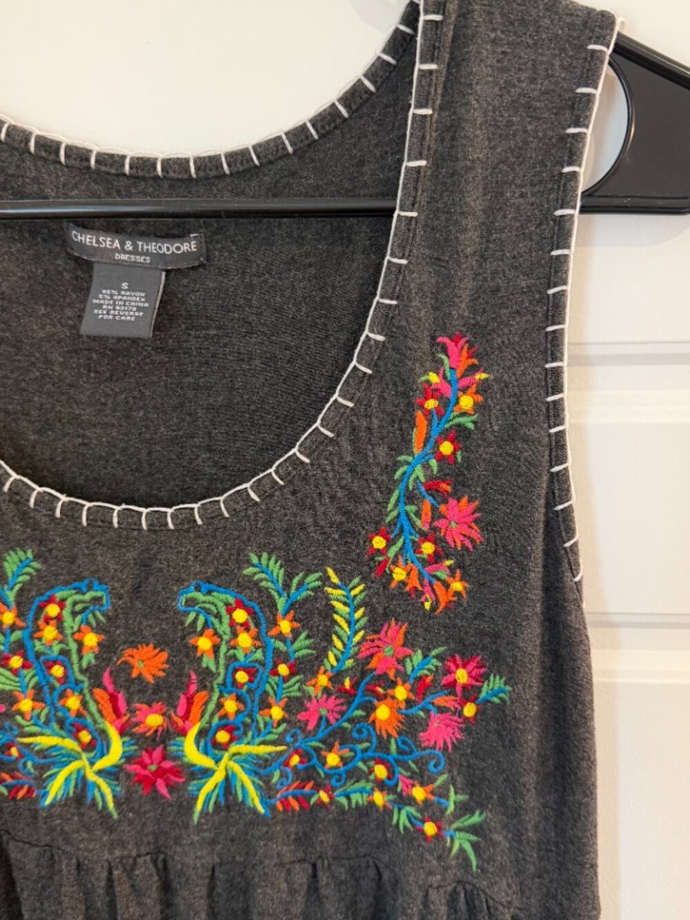 Chelsea & Theodore Embroidered Midi Dress Small Gray Floral Boho Sleeveless - Picture 3 of 9